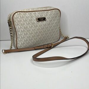 Michael Michael Kors Jet Set White Brown Logo Zip Camera Crossbody Bag